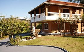 Casa de Fazenda Histórica, Mergulhada na Natureza, com Vista Panorâmica Deslumbrante e Grande Varanda a 2 km do Centro
